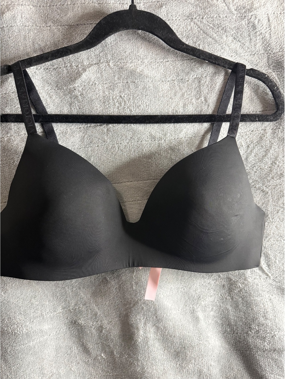 Victoria’s Secret The T-Shirt Lightly Lined Wireless Bra 38C Logo Strap NWOT